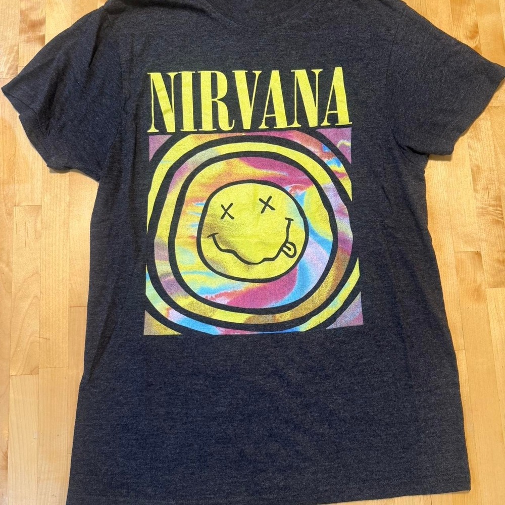 Nirvana smiley face graphic band tee rainbow print black t shirt size S‎
